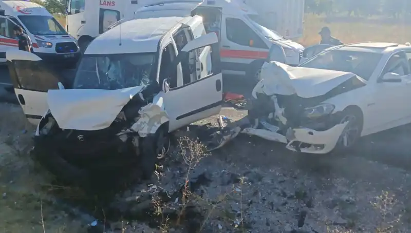 Nevşehir'de Feci Trafik Kazası: 14 Kişi Yaralandı, Detaylar Alev Alev Ortaya Çıktı!