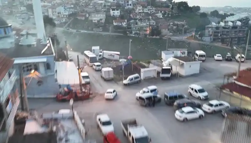 İzmir'de Büyüleyici Operasyon: 99 Yerinde Narkotik Baskını Gerçekleşti!