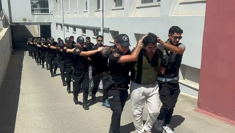 Adana'da Uyuşturucu Operasyonu: 825 Kilo Eroin ve 16 Tutuklama!
