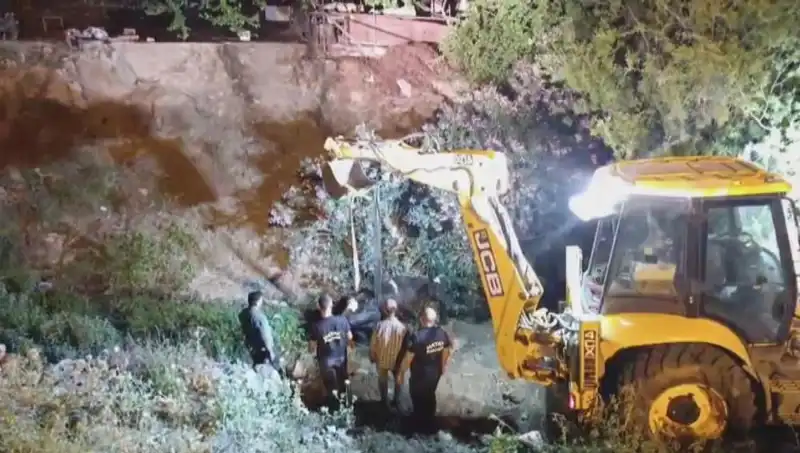 Hatay'da İneğe Umut Olmak: Kurtarma Operasyonu Başarıyla Gerçekleşti