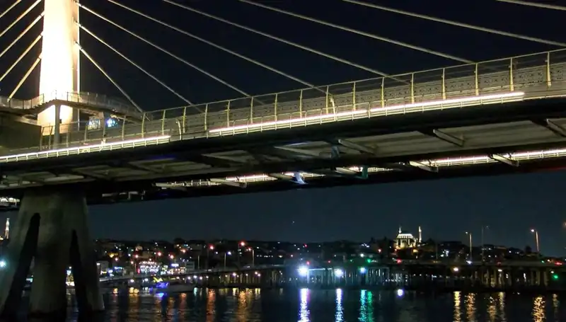 Metro Köprüsünden Deniz Sularına Düşen Kişi İçin Arama Kurtarma Çalışmaları Başladı