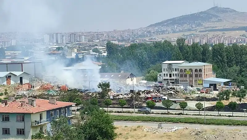 Otluk Alandaki Yangın, Depoyu Küllere Göndürdü: Tüm Detaylar Burada!