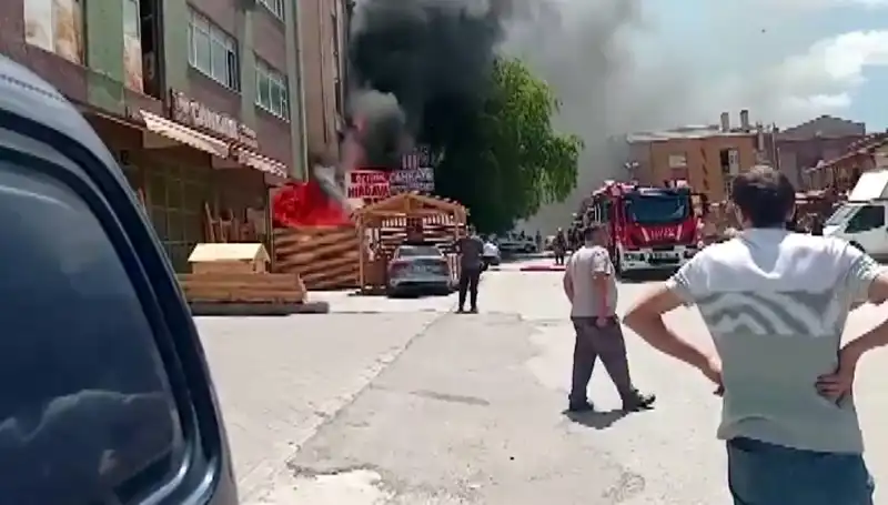 Ankara'da İş Yerlerinde Yangın Paniği: Neler Yaşandı?