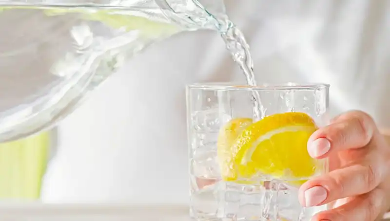 Limonlu Su Tüketmenin 8 Şaşırtıcı Faydası: Sağlığınıza Yeni Bir Boyut Ekleyin!