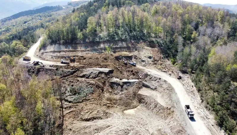 Kastamonu-Çatalzeytin Yolunda Heyelan: Ulaşım Durma Noktasında!