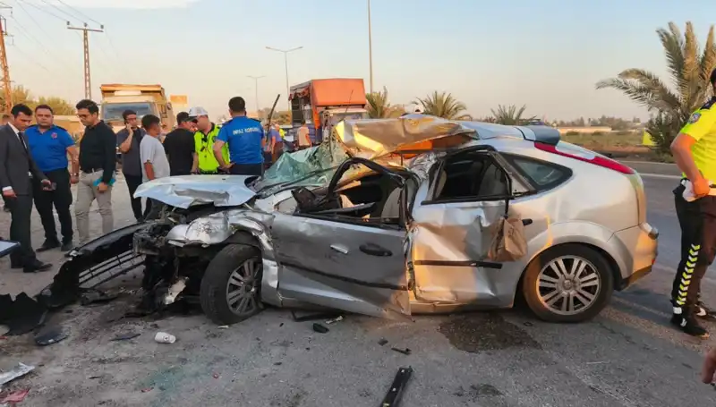 Adana'da Faciaya Yol Açan Kaza: İki İnfaz Koruma Memuru Hayatını Kaybetti