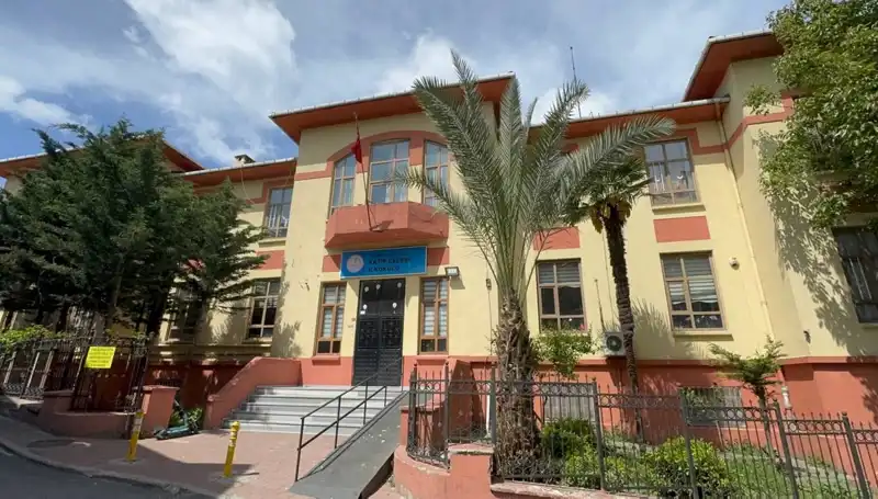 Depremden Etkilenen Okullar Boşaltıldı: Güvenlik Önlemleri Artıyor