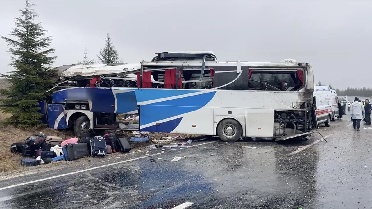 Eskişehir’de Yolcu Otobüsü Devrildi: 1 Ölü, 41 Yaralı