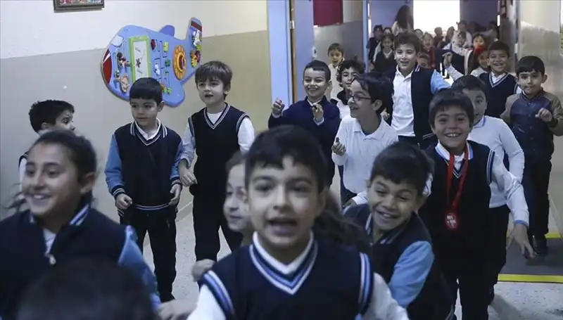 2025 Okul Açılış Tarihleri ve Tatil Takvimi: Öğrenciler Merakla Bekliyor!