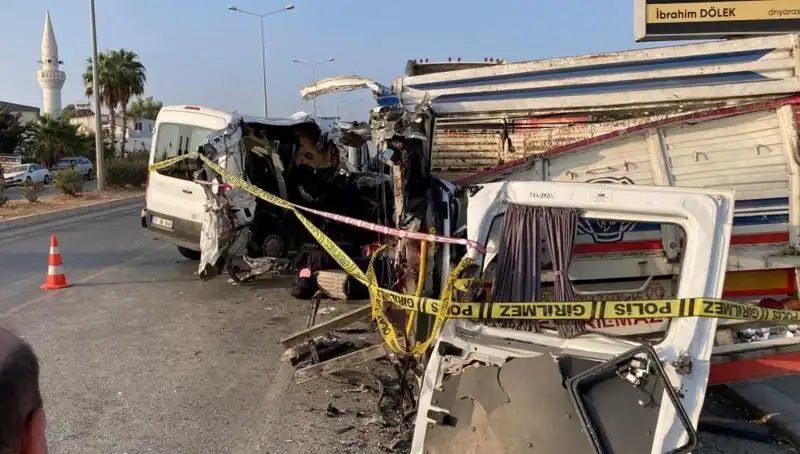 Mersin’de Yürek Yakan Kaza: İki Canımız Gitti, On Yaralı
