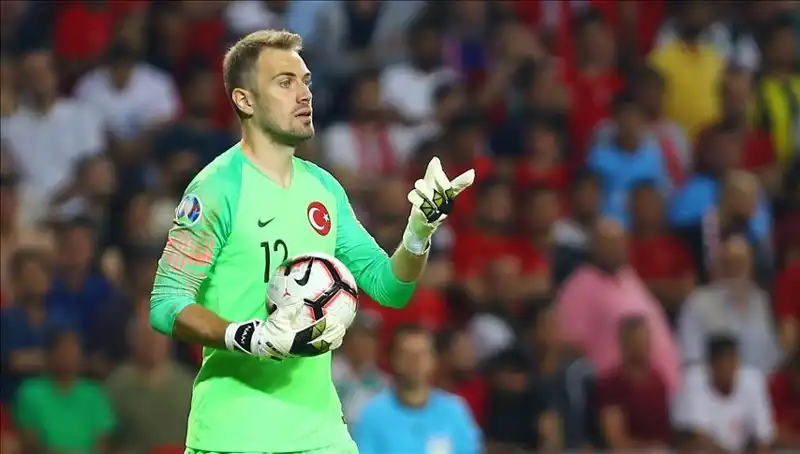 Milli Kaleci Mert Günok Futbolu Bırakacağı Yaşı Açıkladı: Hayranları Şaşırdı!