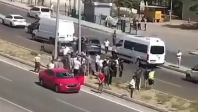 Yolun Karşısına Geçen Yaya Otomobilin Hedesine Dönüştü: Korkunç Kaza!