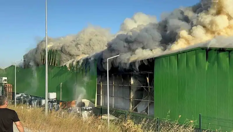 Balıkesir'deki Fabrika Yangınında Şok Gelişme: 1 Kişi Tutuklandı