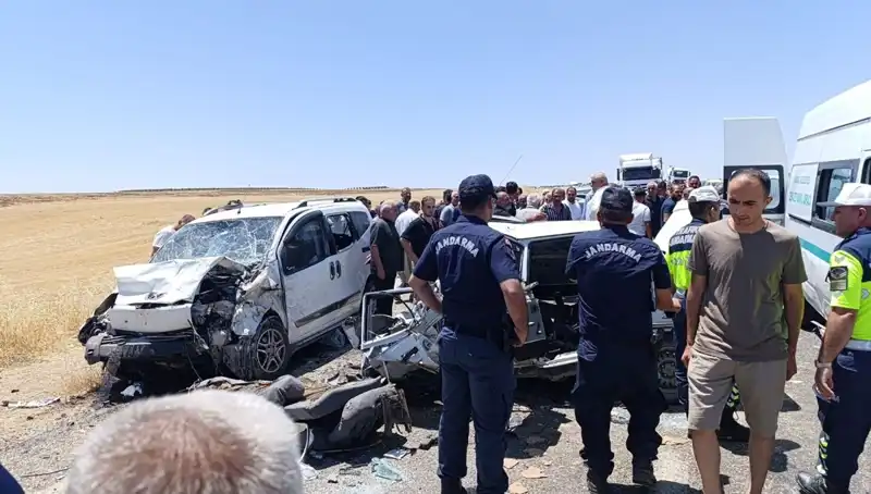 Otomobil ve Hafif Ticari Araç Kaza Yaptı: 4 Ölü, 1 Yaralı!