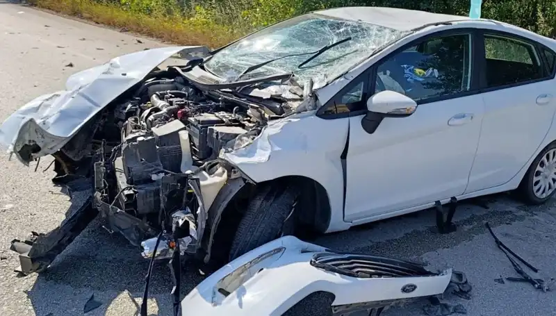 Çanakkale'de Trafik Kazası: İki Kişi Yaralandı, Olayın Detayları Şok Edici