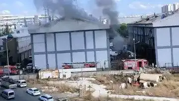 Başakşehir'deki Sanayi Sitesinde Korkutan Yangın: Neler Oluyor?