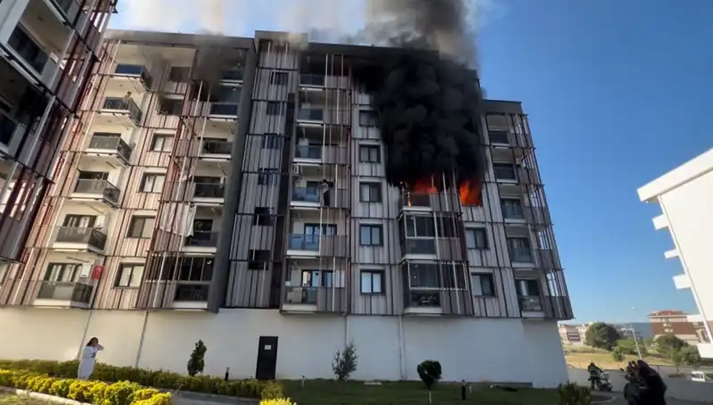 Çanakkale’de Şok Edici Yangın: Geceyi Korku İçinde Geçirenler