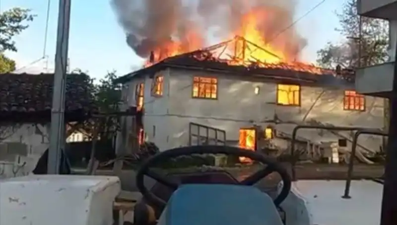 İki Katlı Evde Çıkan Yangın Alanda Korku Dolu Anlar Yaşattı