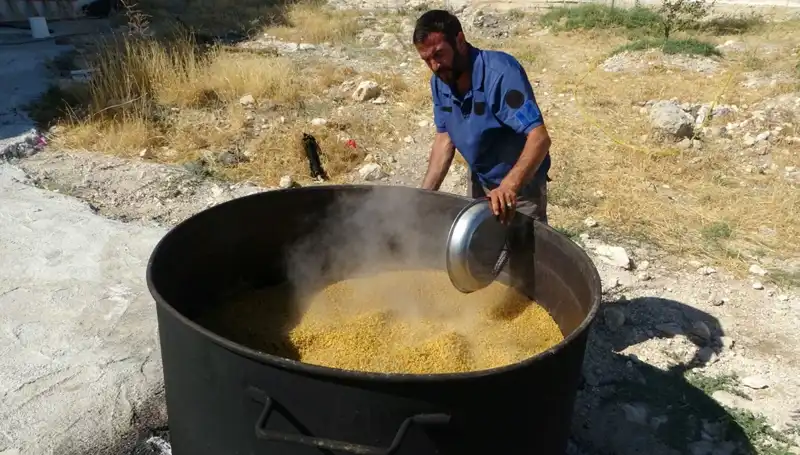 Ağustos'un Sıcak Günlerinde Kazanlar Kaynamaya Başladı: Geleneksel Lezzet Festivali