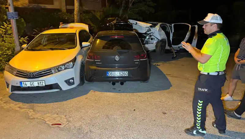 Alkollü Sürücünün Korkunç Kazası: Üç Araca Çarptı, Sokağı Alev Alev Sardı