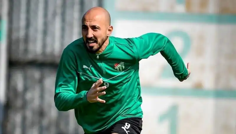 Milli Futbolcunun Yeni Durağı: 2. Lig'de Kariyer Yeniden Başlıyor!