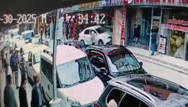 Alkollü Sürücü Mağazaya Daldı: İki Çocuğun Hayatı Son Anda Kurtarıldı