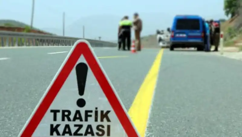 Otomobil ve Hafif Ticari Araç Çarpıştı: 6 Kişi Hayatını Kaybetti!