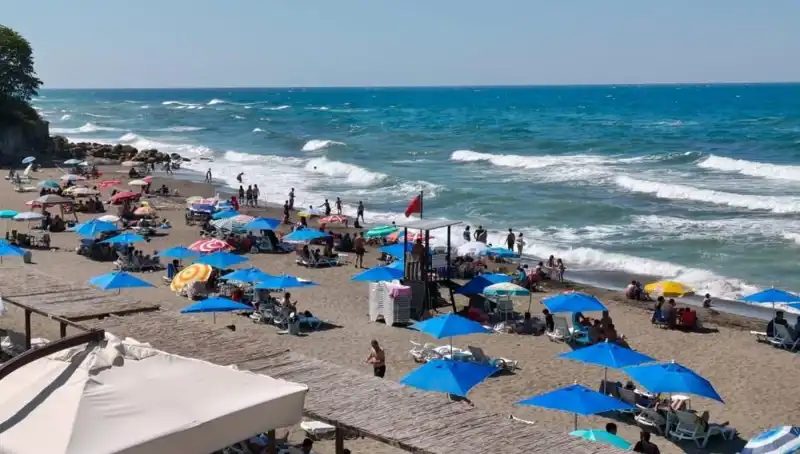 Akçakoca'da Aniden Uygulanan Deniz Yasağı: Sebepleri ve Sonuçları