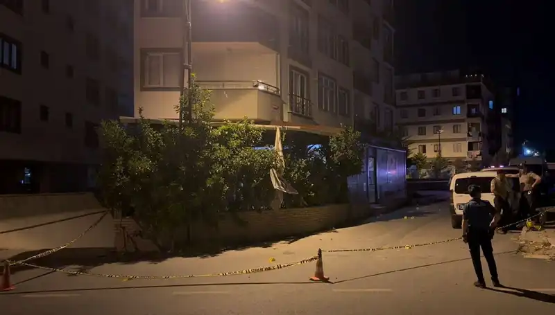 İstanbul'da Kafeye Silahlı Saldırı: İki Kişi Yaralandı