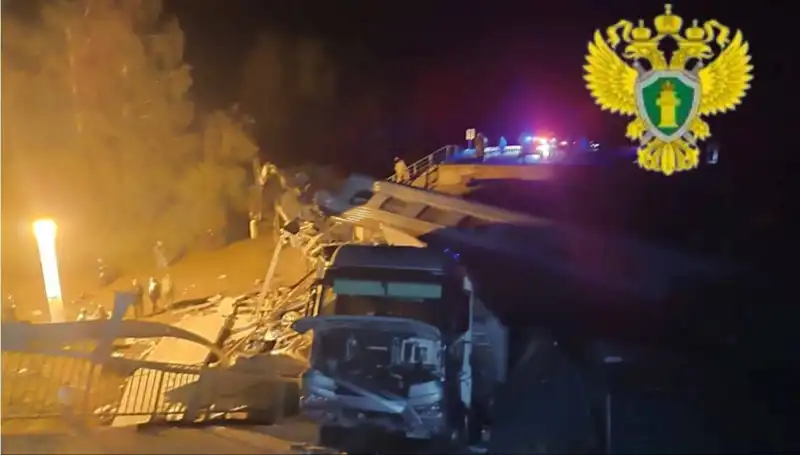 Rusya'da İki Fiziksel Facia: Köprü Çökmesi ve Raydan Çıkan Trenler